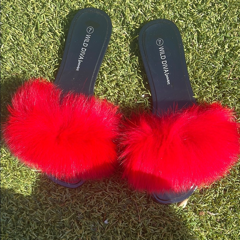 DIVA Lounge Red Furry Women's Slides